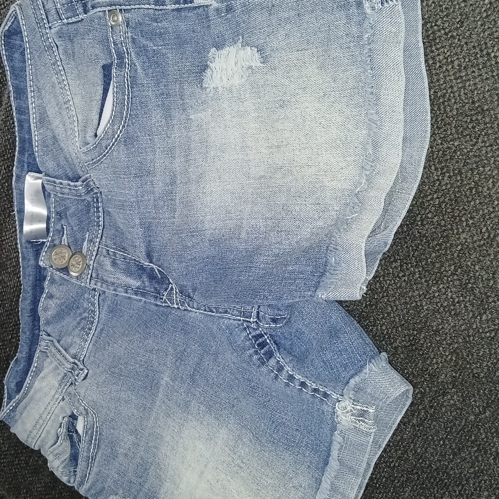 No boundaries shorts